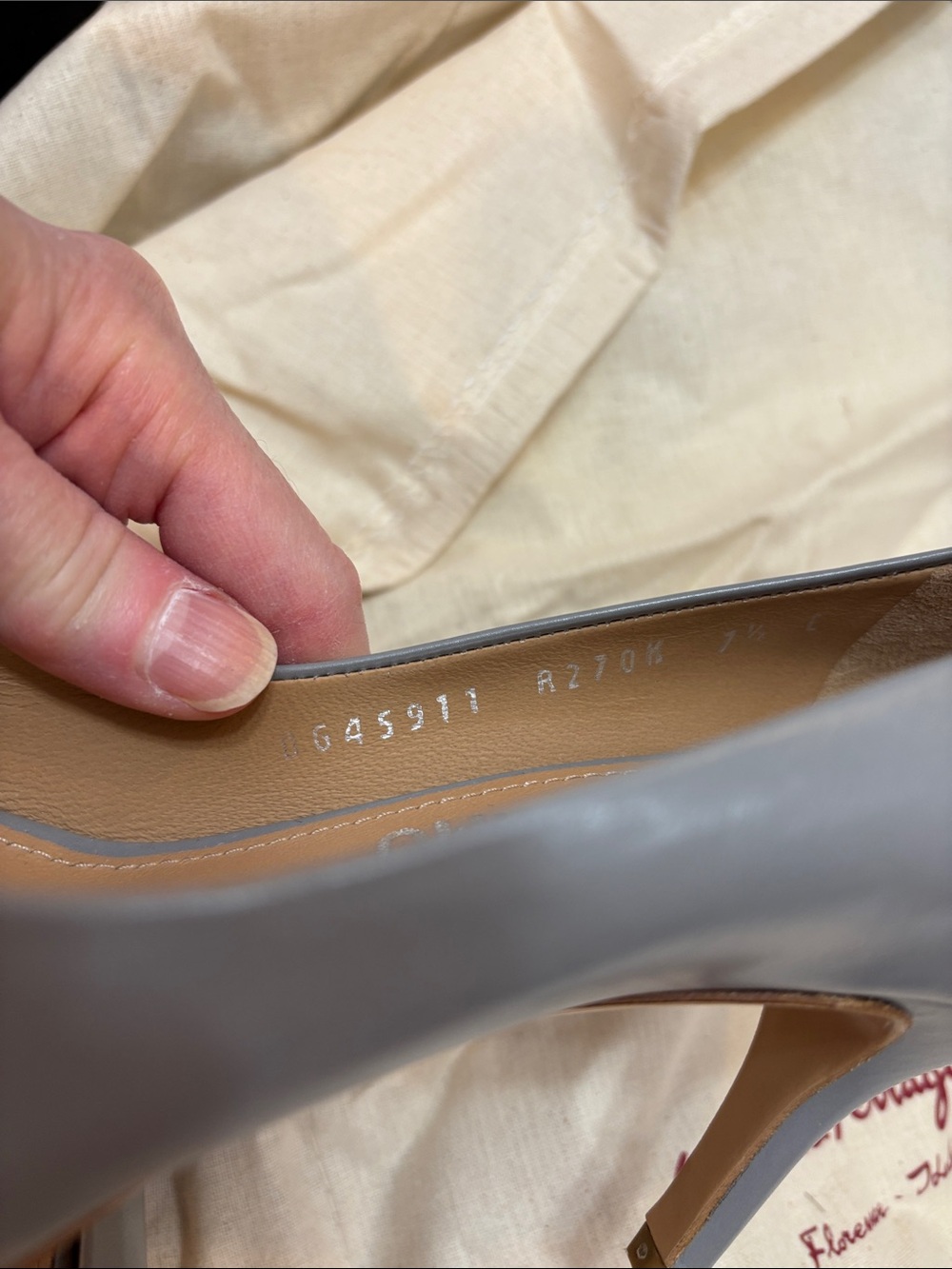 NWT Salvatore Ferragamo Gray Leather Vara Bow Peep-Toe Pumps - Picture 8 of 8